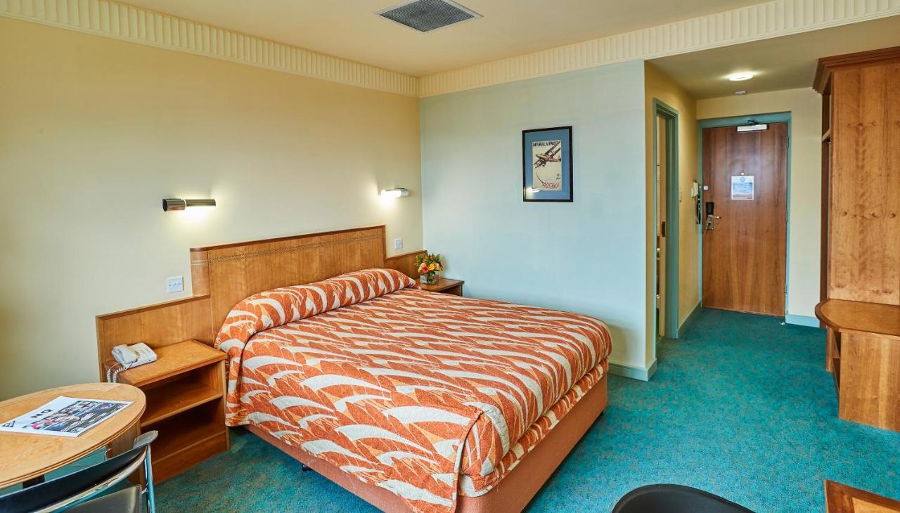 The Aviator Hotel Sywell エクステリア 写真