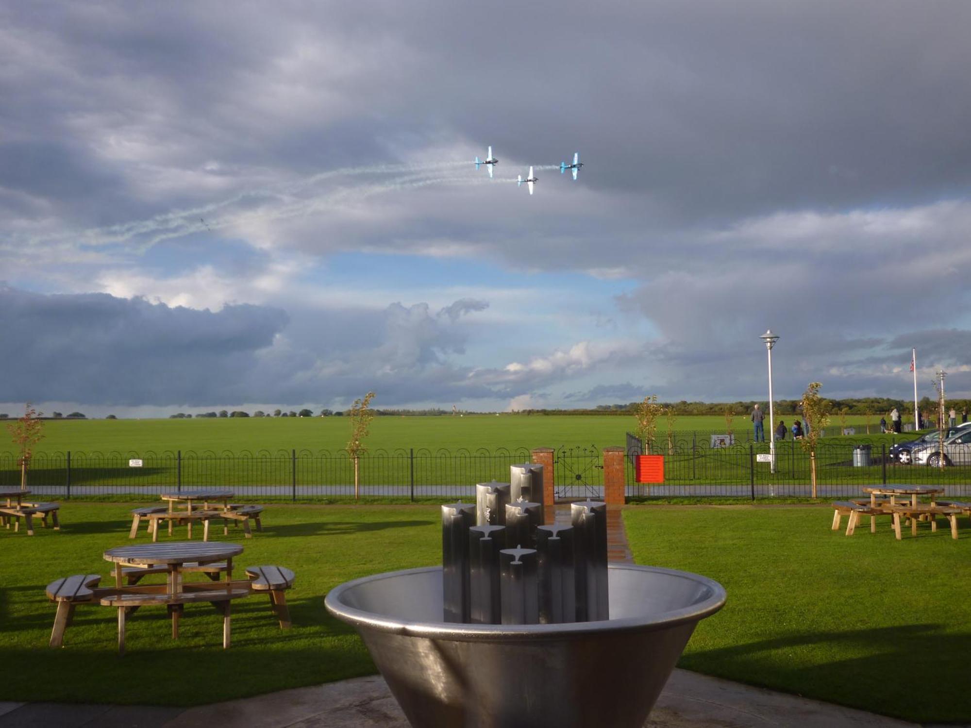 The Aviator Hotel Sywell エクステリア 写真
