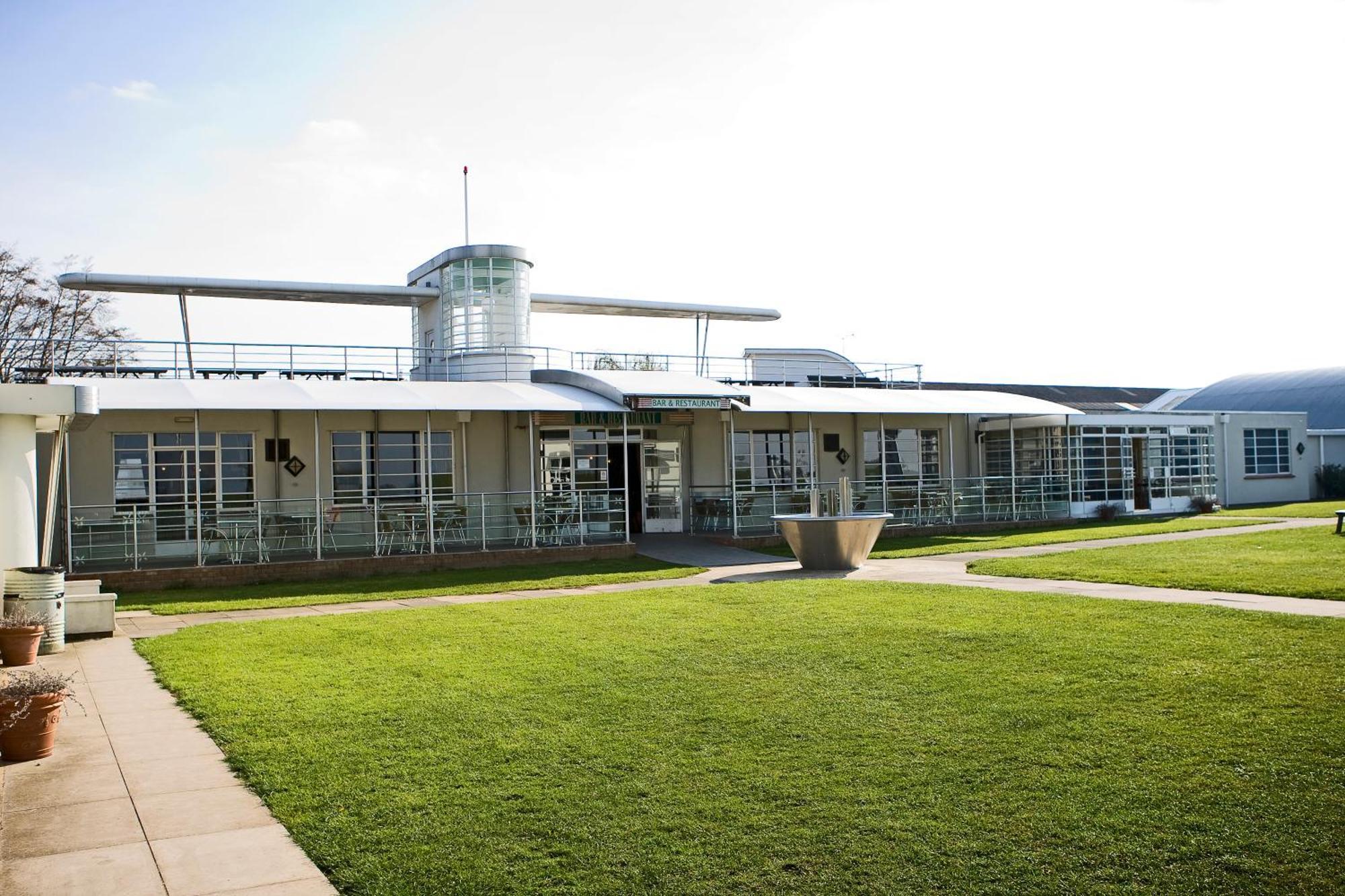 The Aviator Hotel Sywell エクステリア 写真